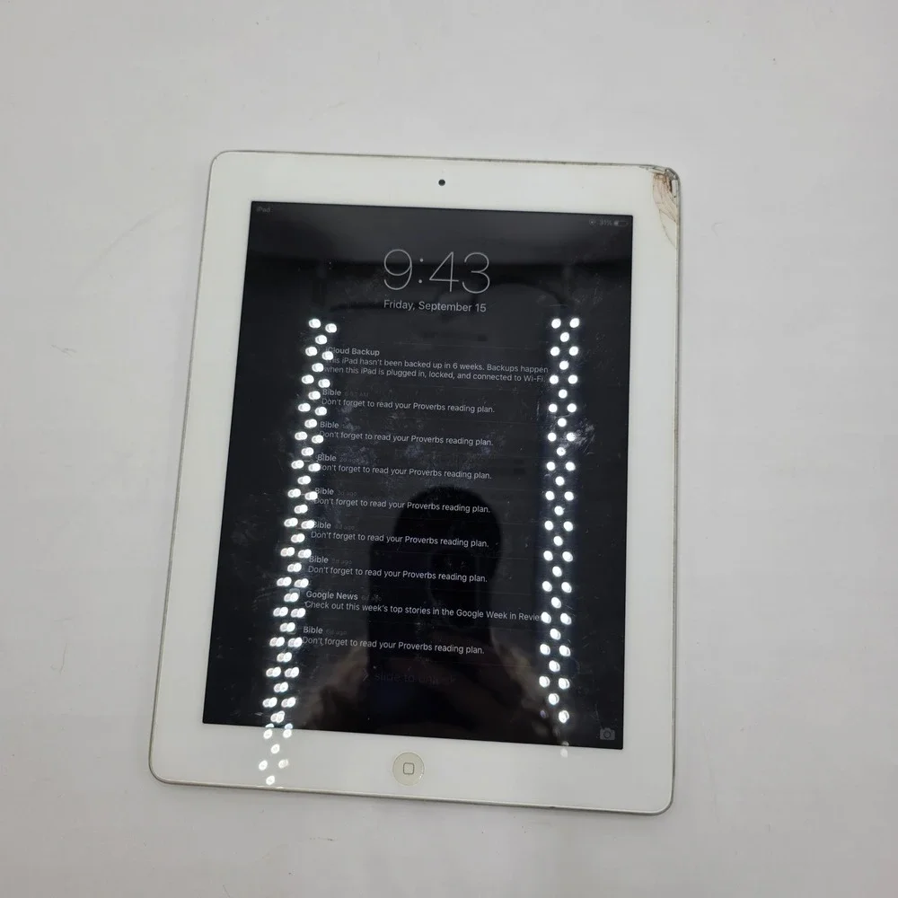 Apple iPad 2nd Gen 16GB Silver WiFi Model A1395 Cracked Screen For Parts Repair